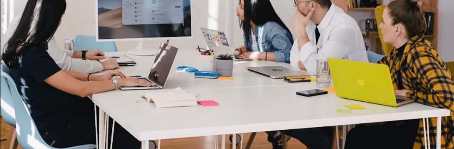 Sesión grupal de coaching ejecutivo en inglés